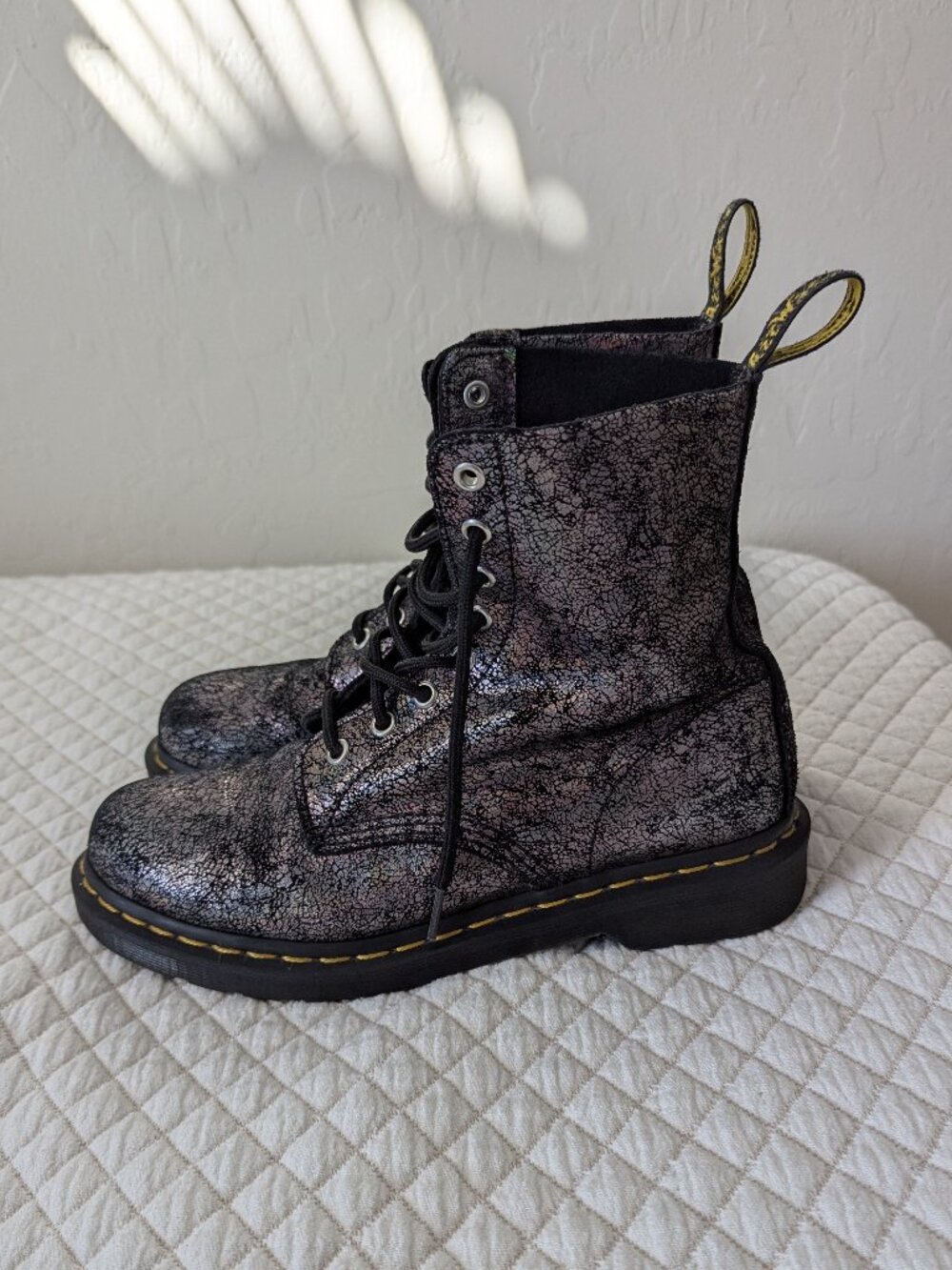 Dr. Martens 1460 Pascal Iridescent Crackle Boots size 8 - Picture 3 of 10